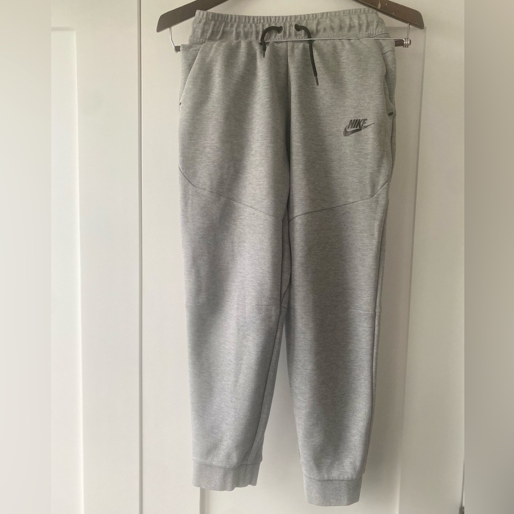 Nike Tech Kids Light Gray Sweatpants (size L)